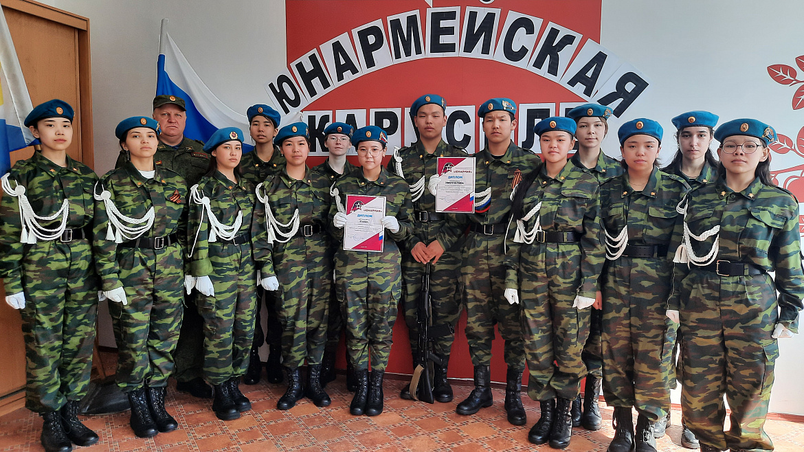 "ЮНАРМЕЙСКАЯ КАРУСЕЛЬ"