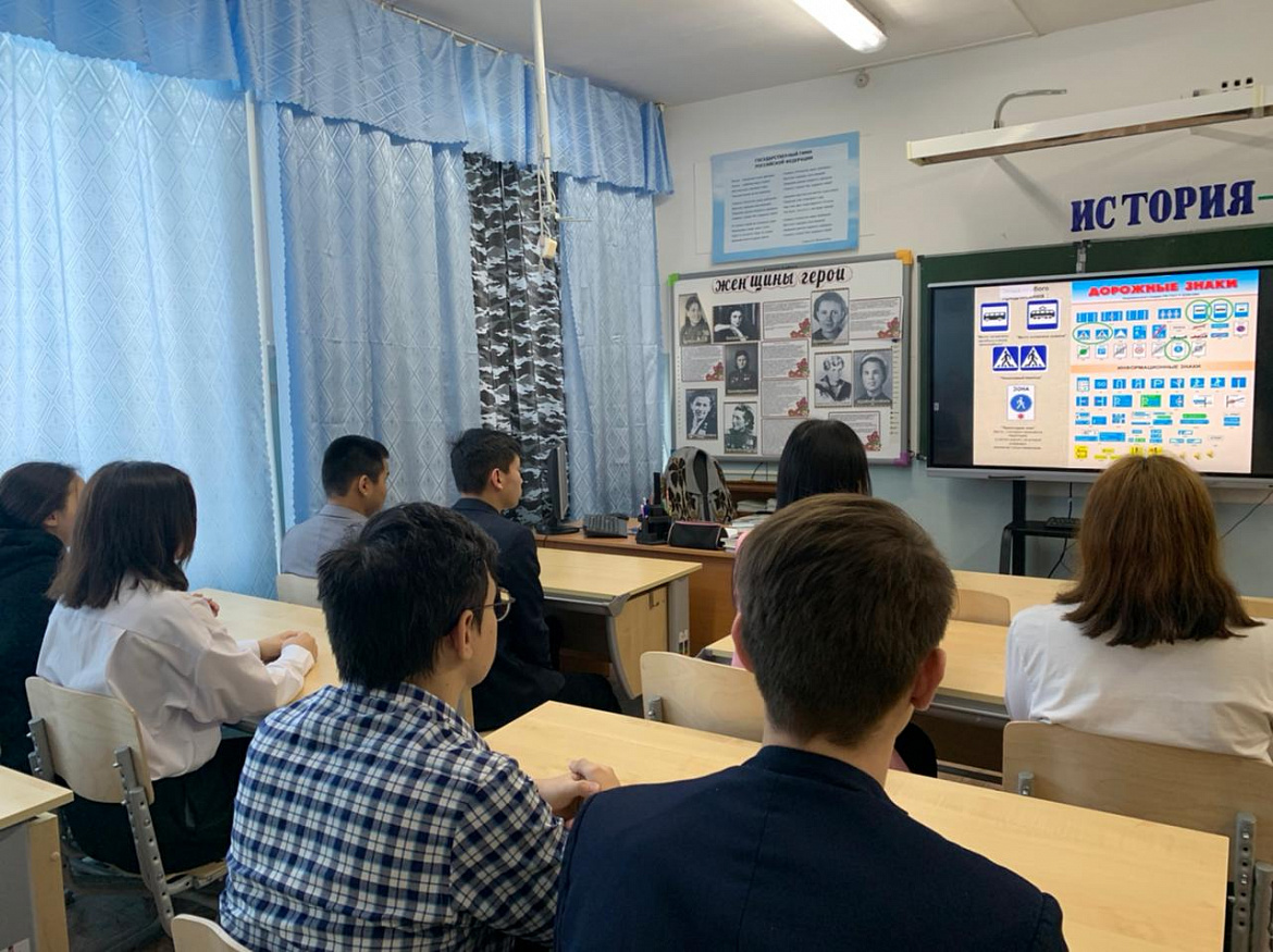 БЕЗОПАСНОЕ ПОВЕДЕНИЕ НА ДОРОГАХ. 10- 11 КЛАССЫ