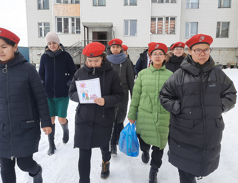 ИЗ ДЕТСКИХ РУК - ЧАСТИЧКУ ДОБРОТЫ
