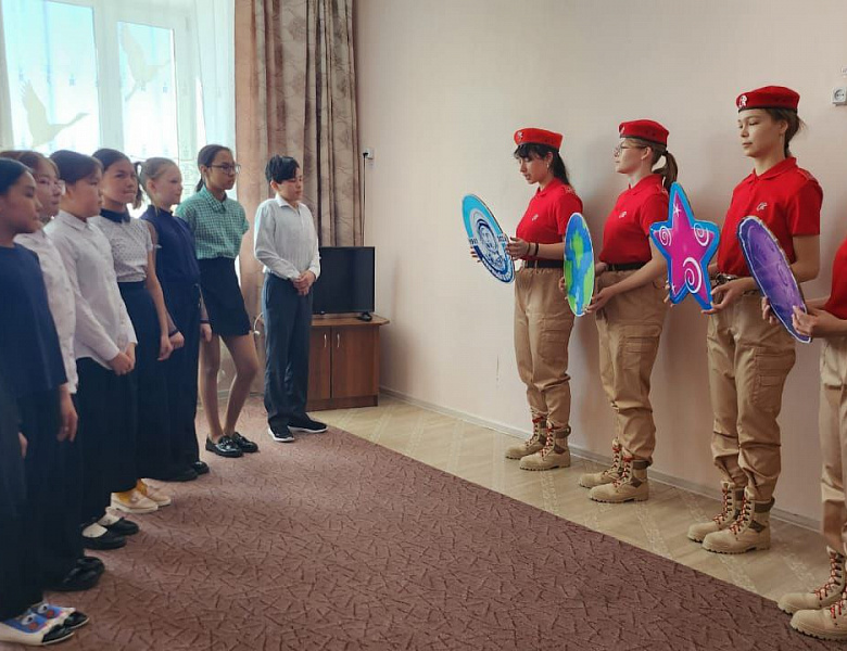 ПЕРВЫЕ В КОСМОСЕ