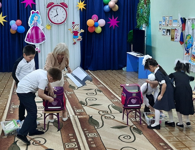 "ТЕПЕРЬ МЫ ПЕРВОКЛАШКИ!"