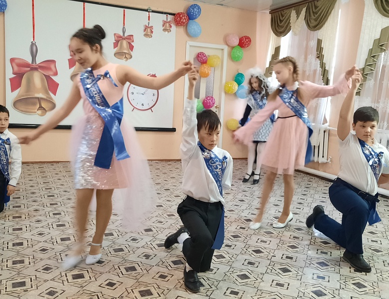 Последний звонок в начальной школе