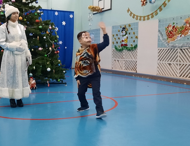 Новогодние праздники в школе
