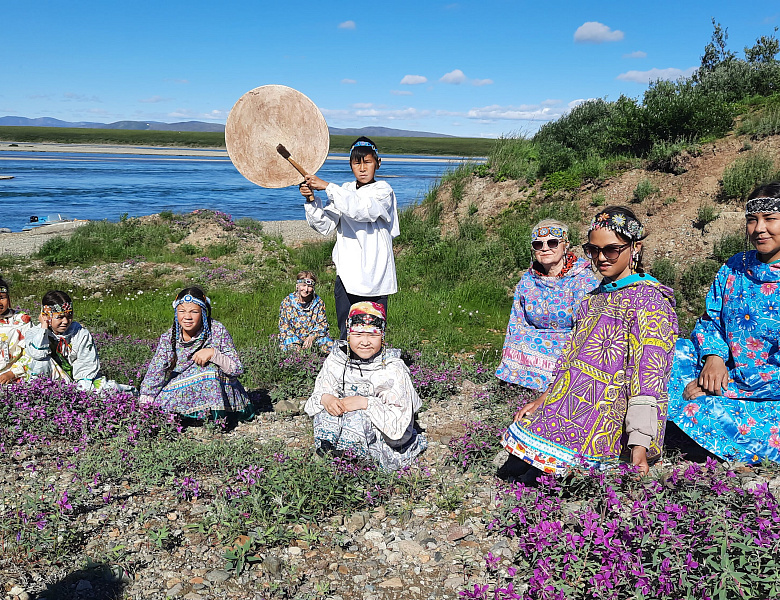 ПОЮЩИЕ КАМНИ