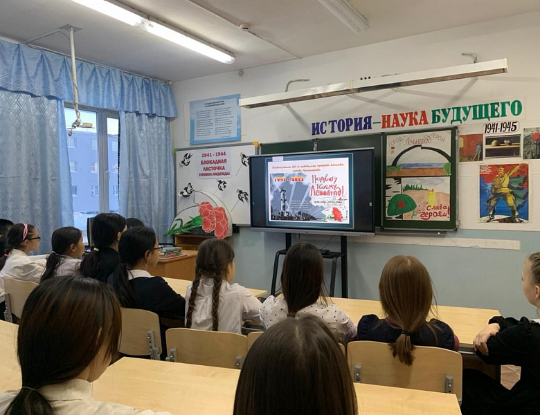 "СЛУШАЙ, СТРАНА, ГОВОРИТ ЛЕНИНГРАД!"