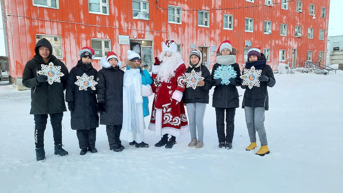 ДЕД МОРОЗ ШАГАЕТ ПО ПЛАНЕТЕ