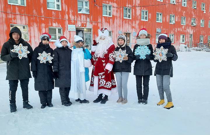 ДЕД МОРОЗ ШАГАЕТ ПО ПЛАНЕТЕ