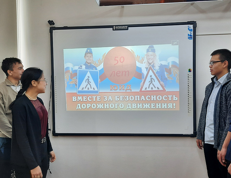 БЕЗОПАСНОЕ ПОВЕДЕНИЕ НА ДОРОГАХ. 10- 11 КЛАССЫ