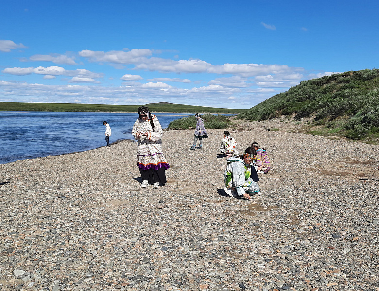 ПОЮЩИЕ КАМНИ