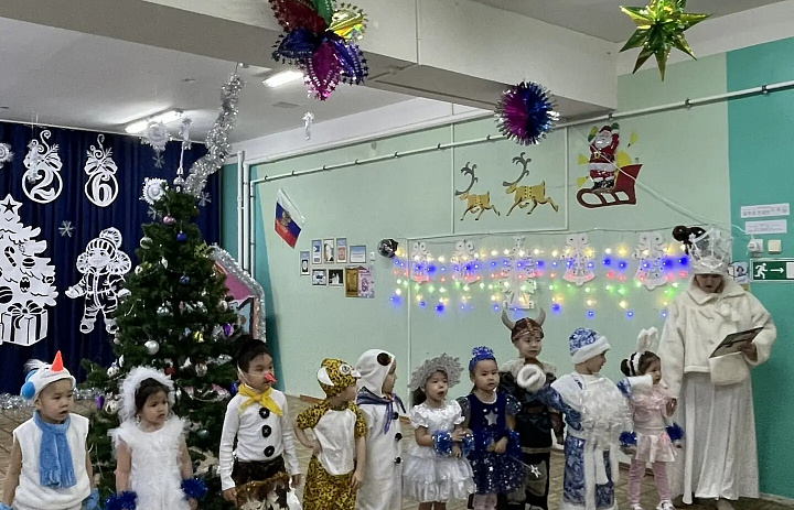 НОВОГОДНИЙ ПРАЗДНИК В ДЕТСКОМ САДУ