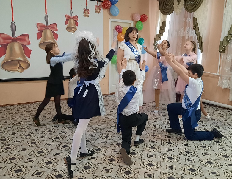 Последний звонок в начальной школе