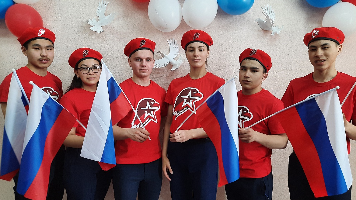 Поздравление с 1Мая от выпускников школы